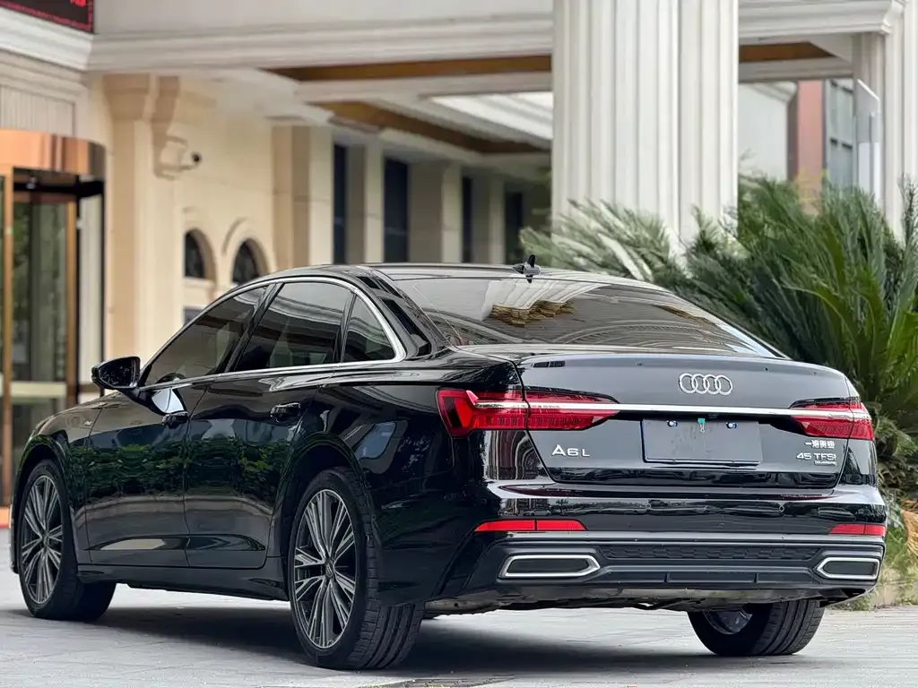Audi A6L — фото 9