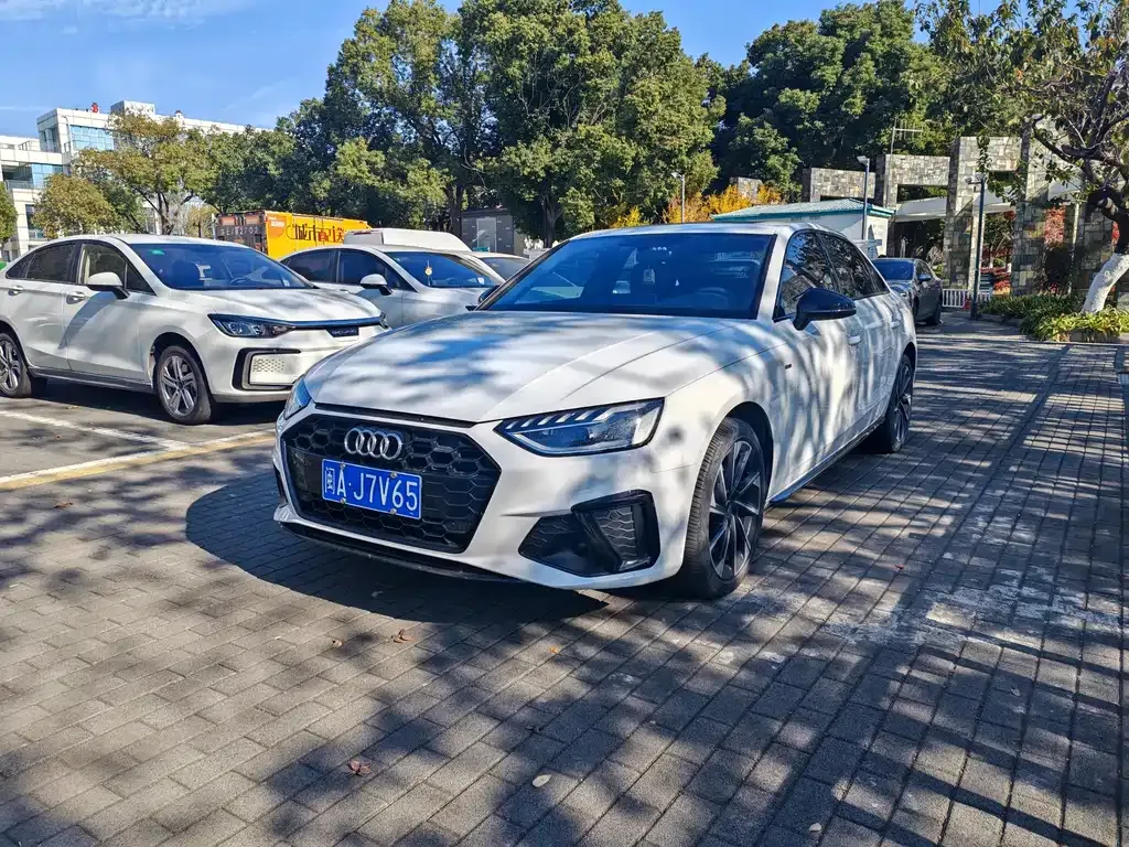 Audi A4L 2023 из CN, фото 1