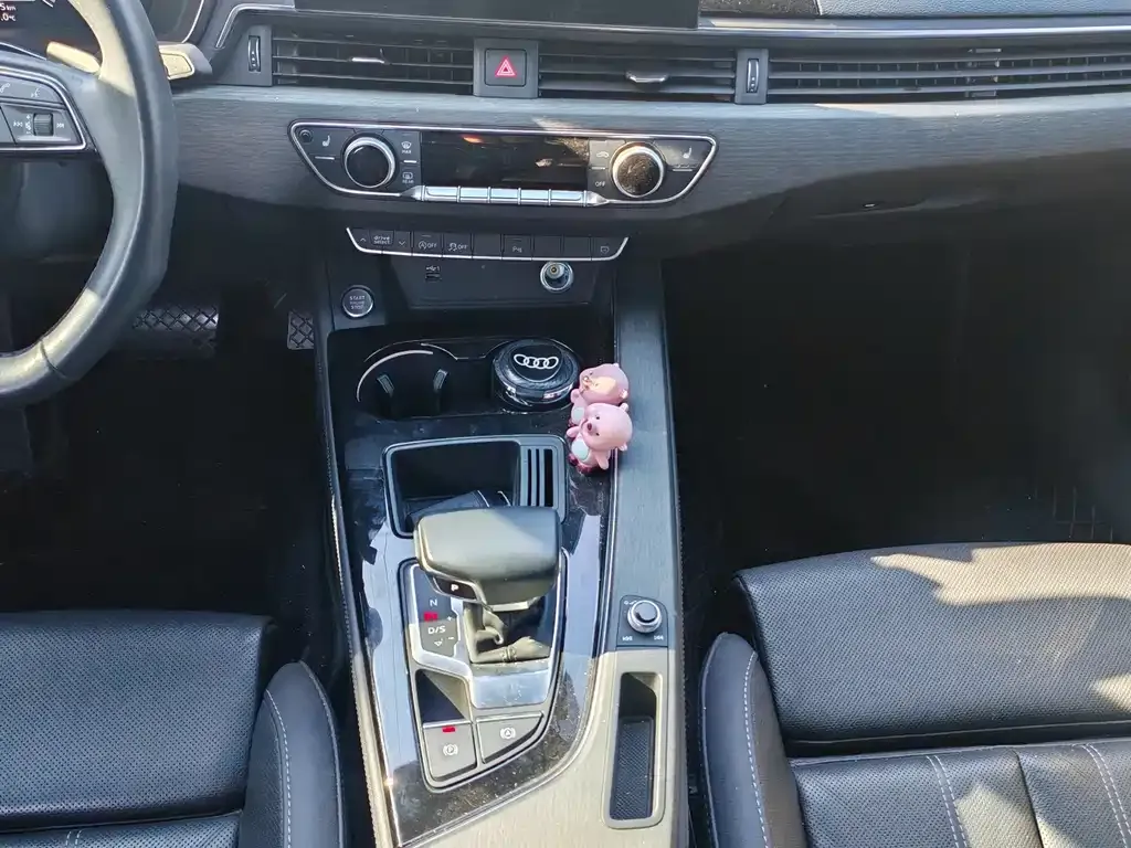 Audi A4L 2023 из CN, фото 10