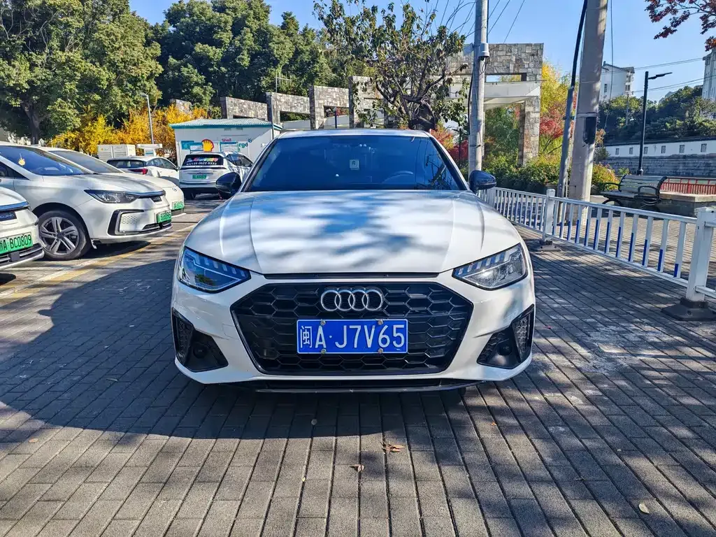 Audi A4L 2023 из CN, фото 2