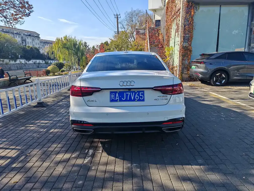 Audi A4L 2023 из CN, фото 5