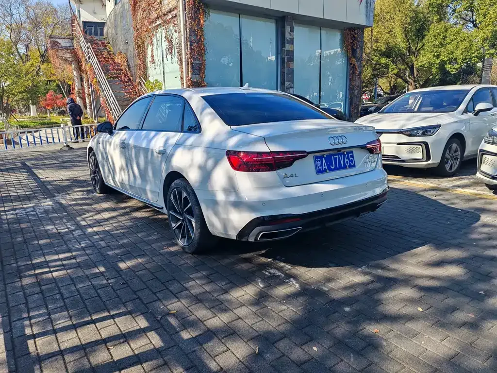 Audi A4L 2023 из CN, фото 6