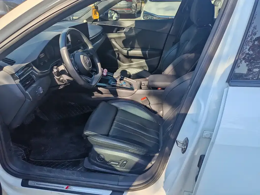Audi A4L 2023 из CN, фото 7