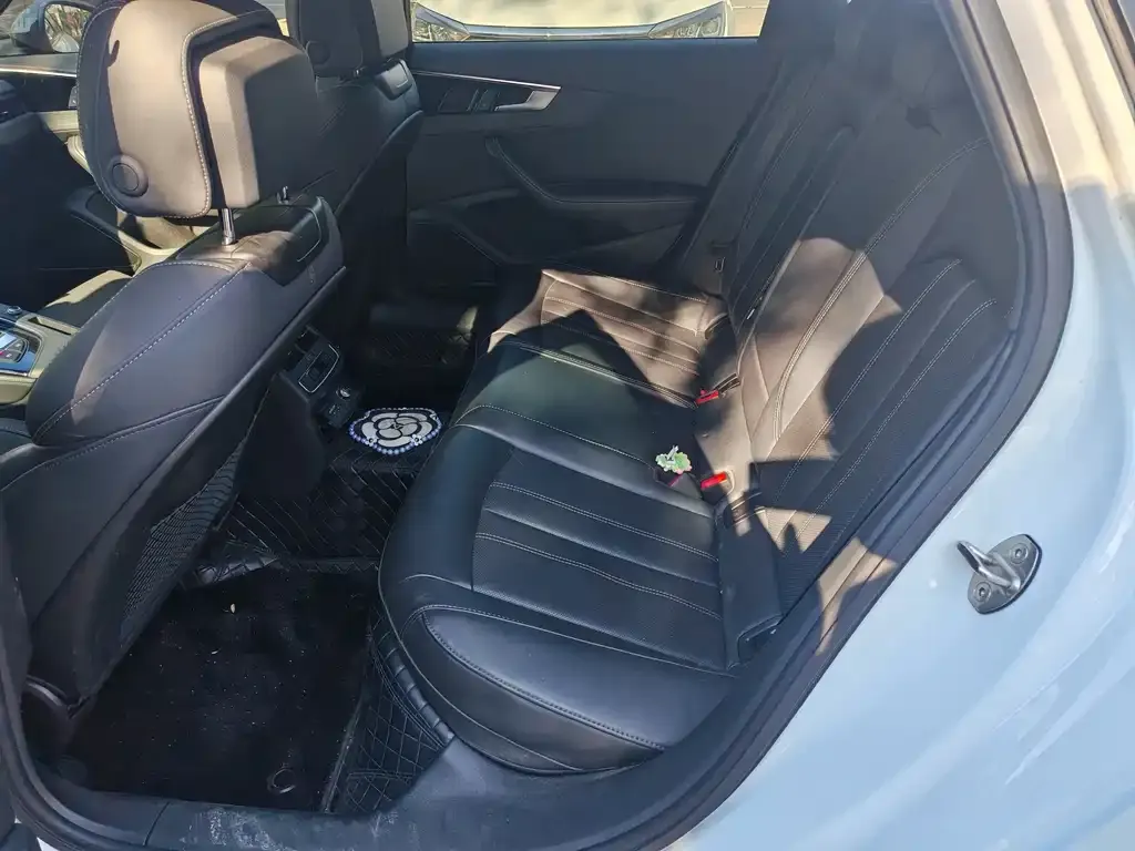 Audi A4L 2023 из CN, фото 8