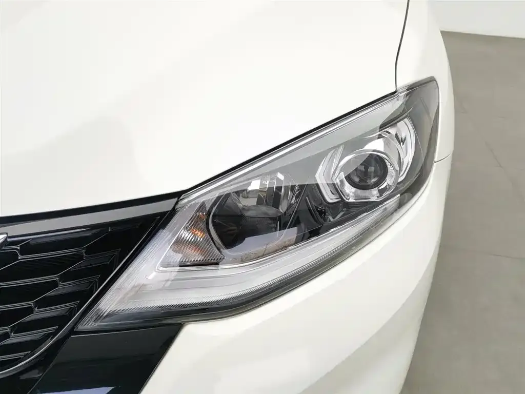 Nissan Tiida 2023 из CN, фото 7