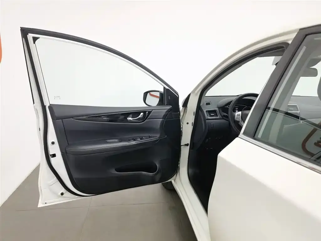 Nissan Tiida 2023 из CN, фото 8