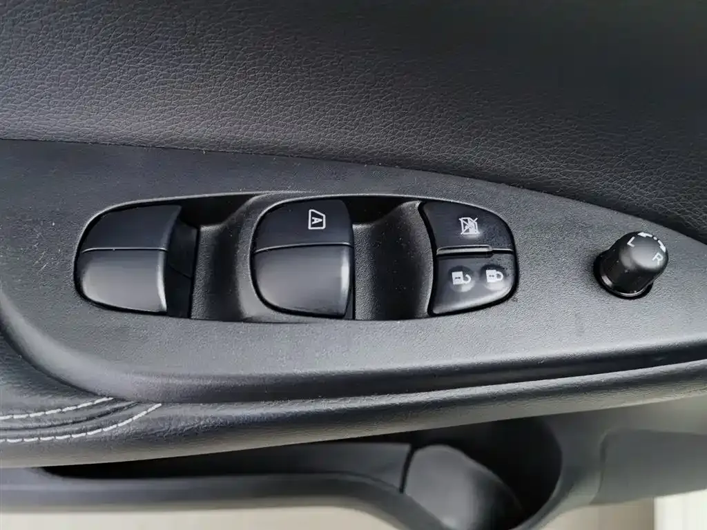 Nissan Tiida 2023 из CN, фото 9
