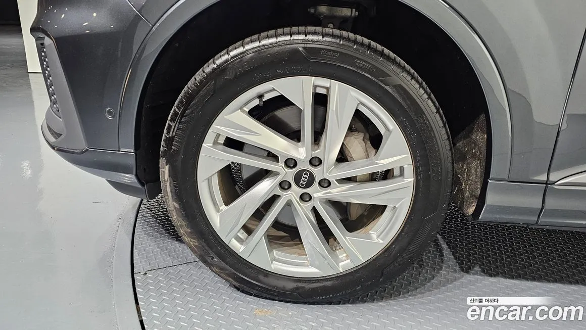 Audi Q7 2021 из KR, фото 5