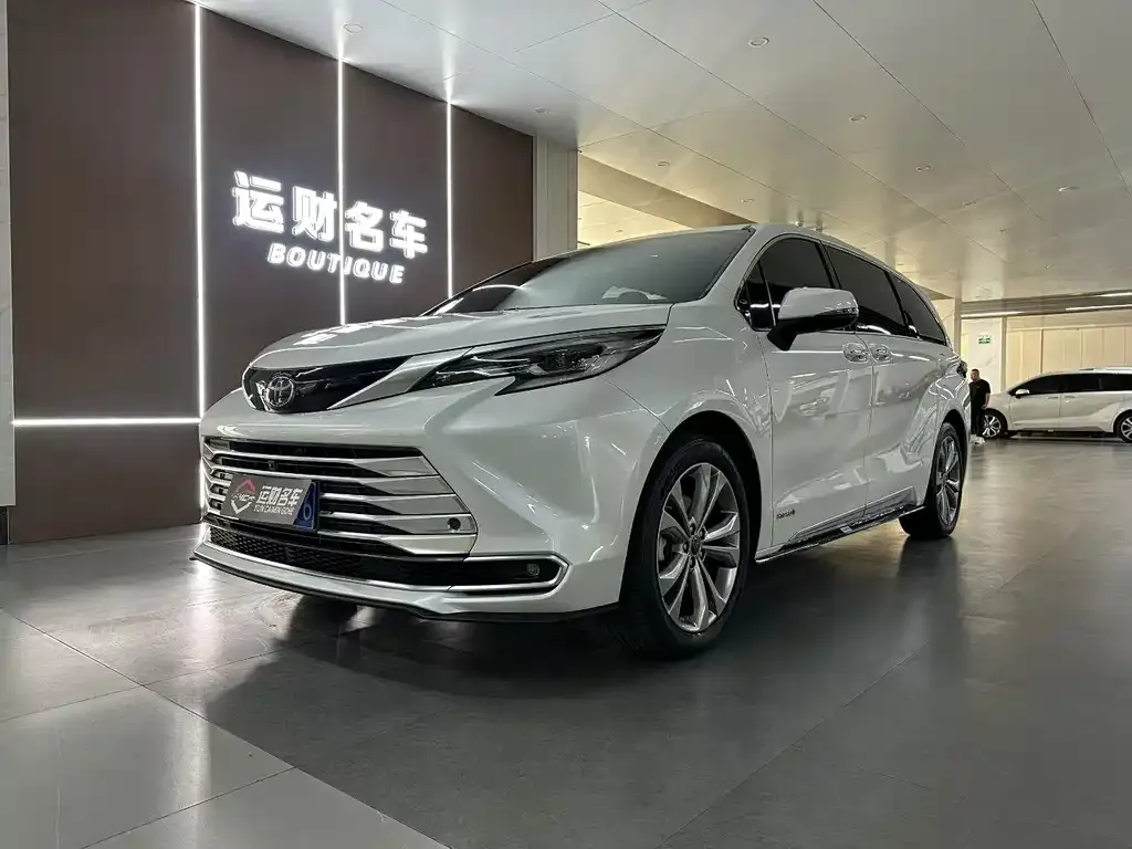 Toyota Sienna 2023 из CN, фото 1