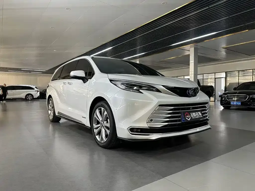 Toyota Sienna 2023 из CN, фото 3