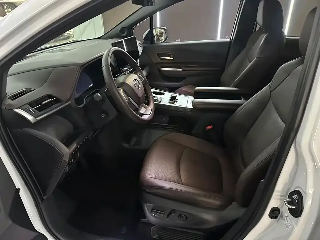 Toyota Sienna 2023 из CN, фото 4