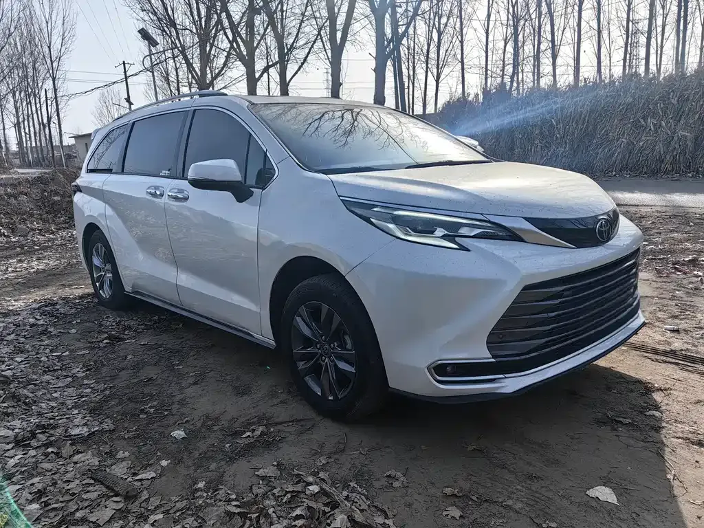 Toyota Sienna 2025 из CN, фото 2