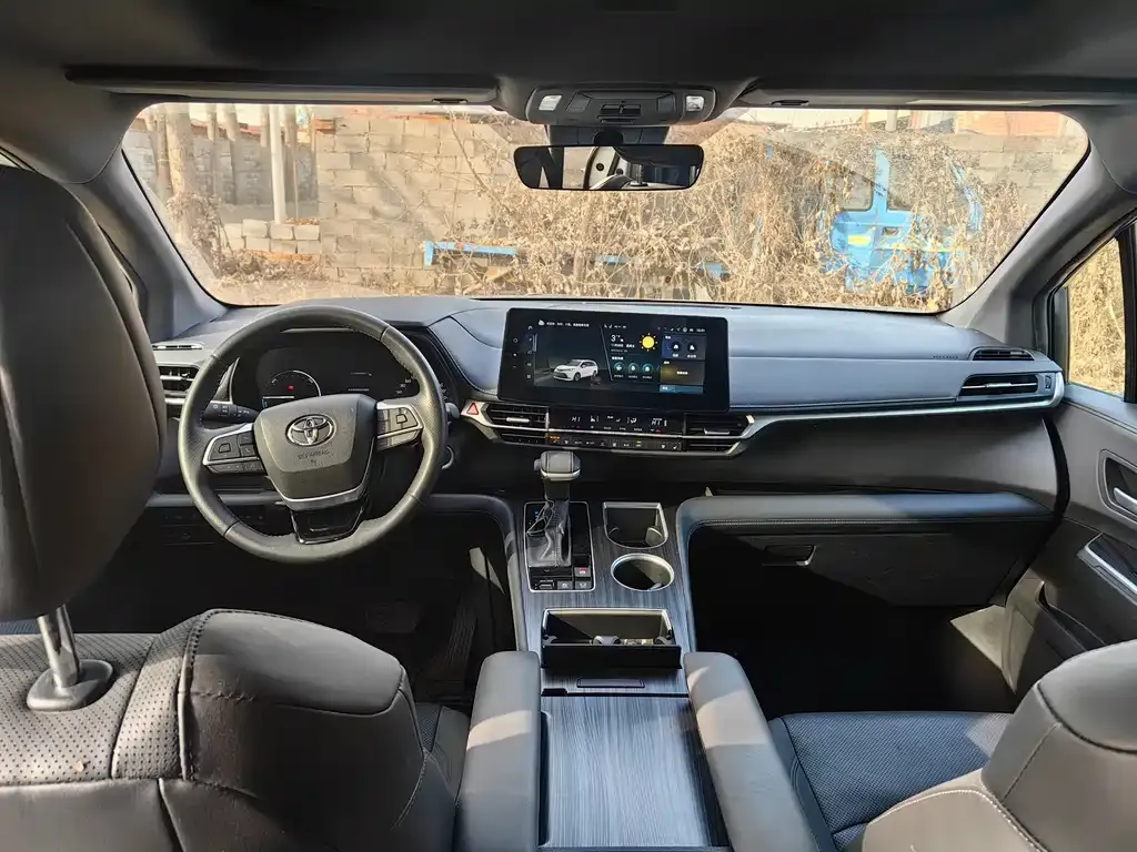 Toyota Sienna 2025 из CN, фото 4