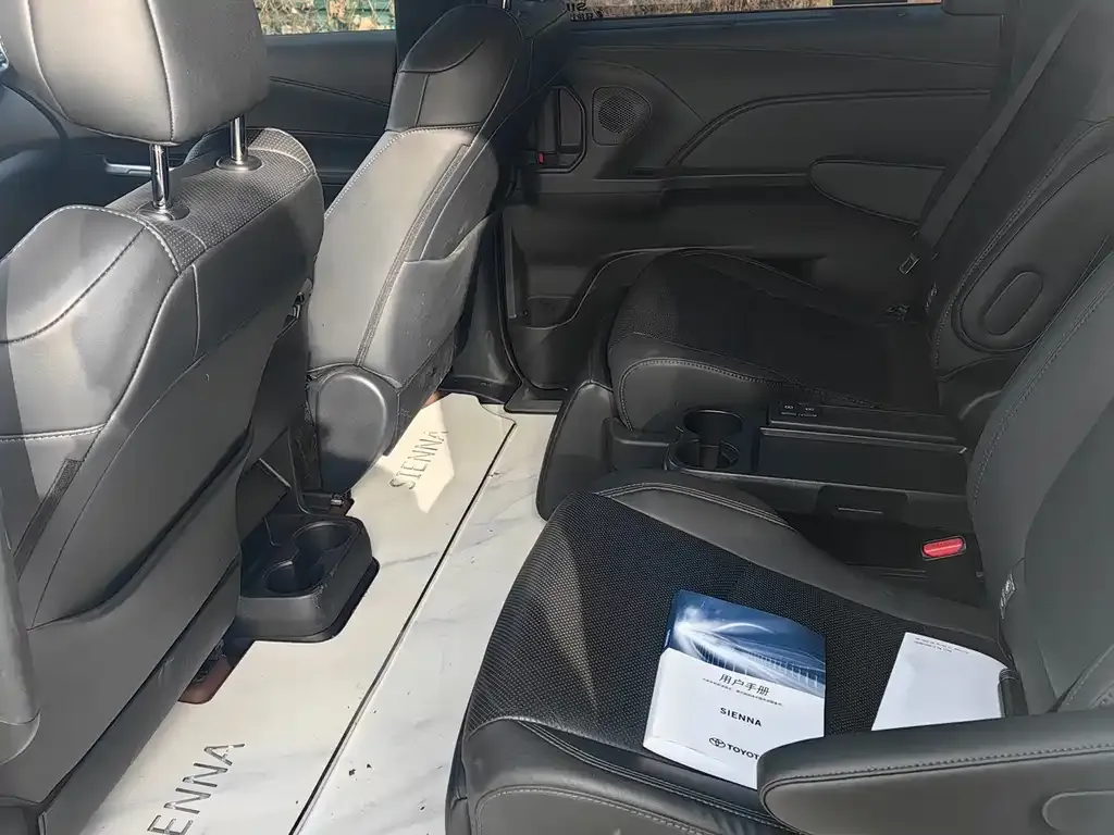 Toyota Sienna 2025 из CN, фото 6