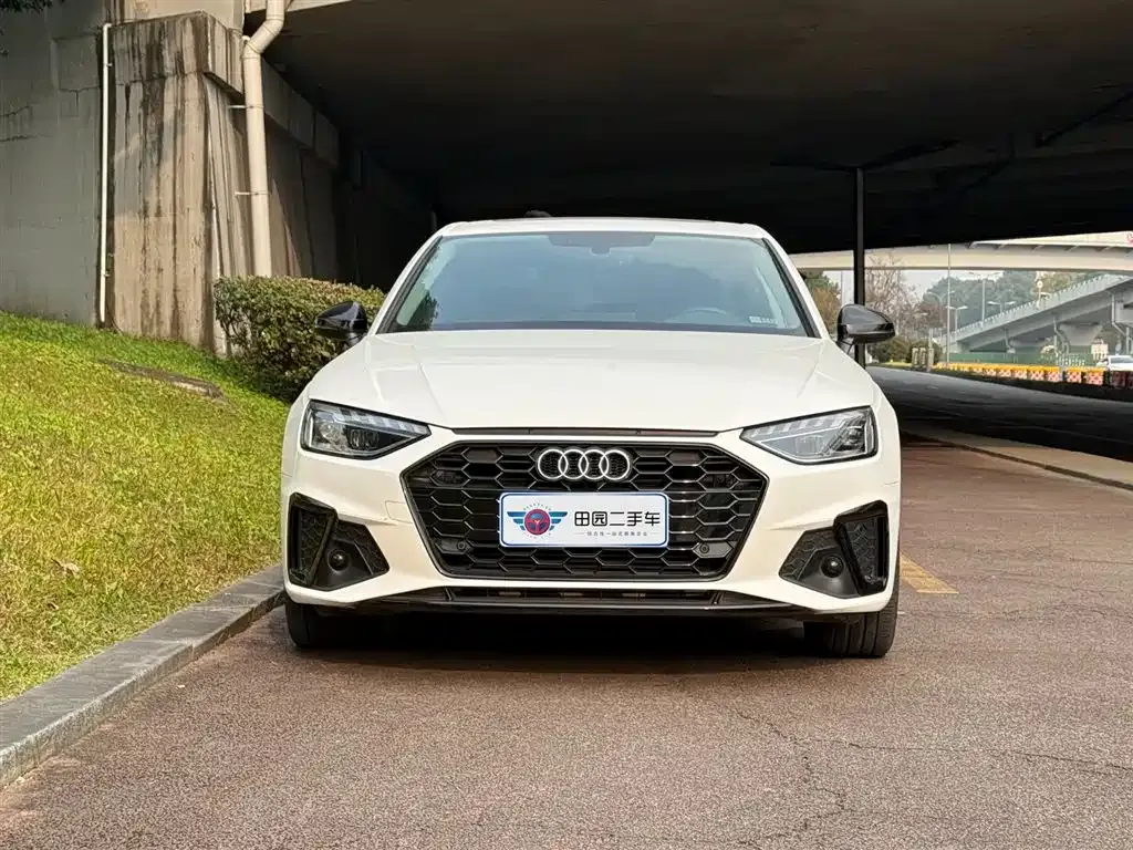 Audi A4L 2023 из CN, фото 2