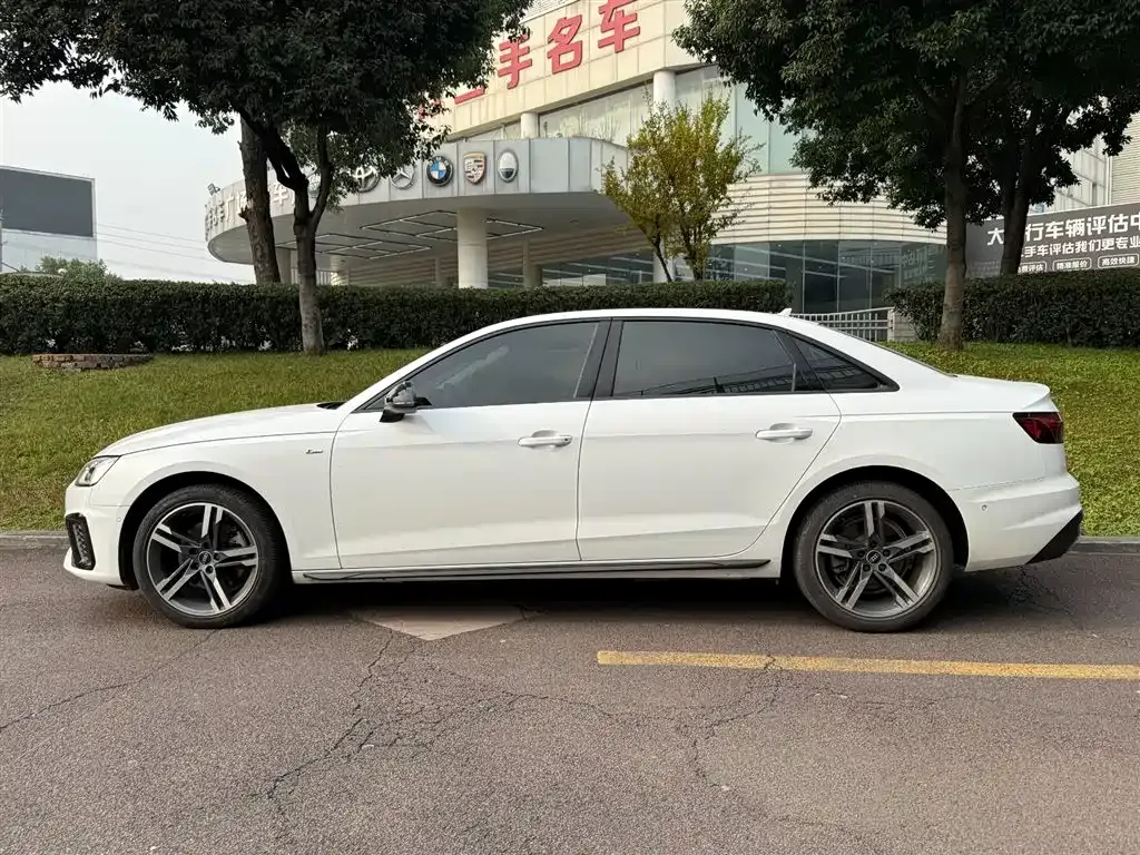 Audi A4L 2023 из CN, фото 3