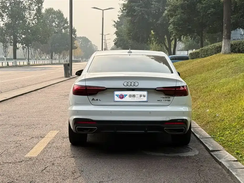 Audi A4L 2023 из CN, фото 4