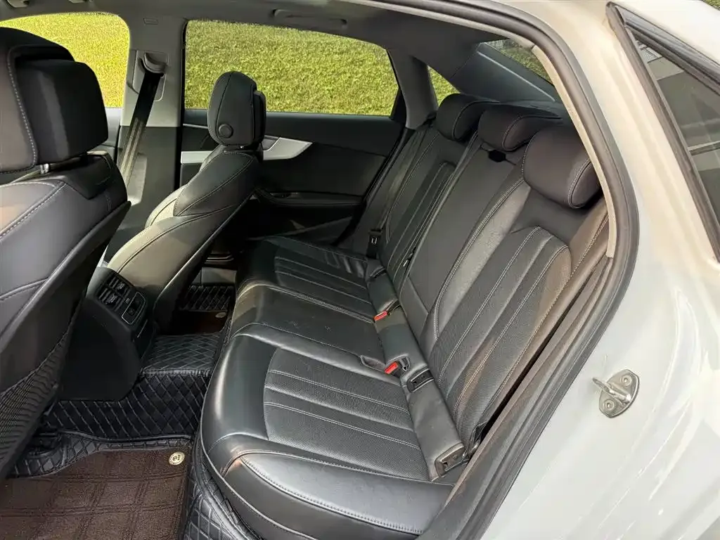 Audi A4L 2023 из CN, фото 9