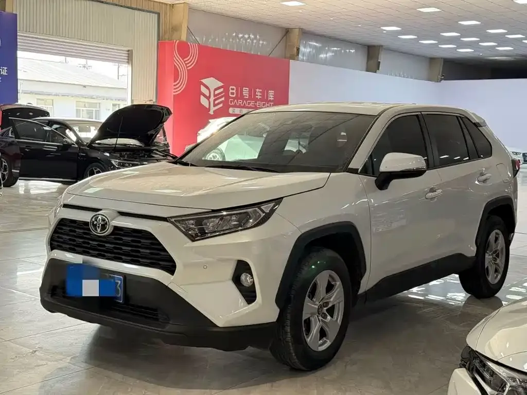 Toyota RAV4 2023 из CN, фото 1