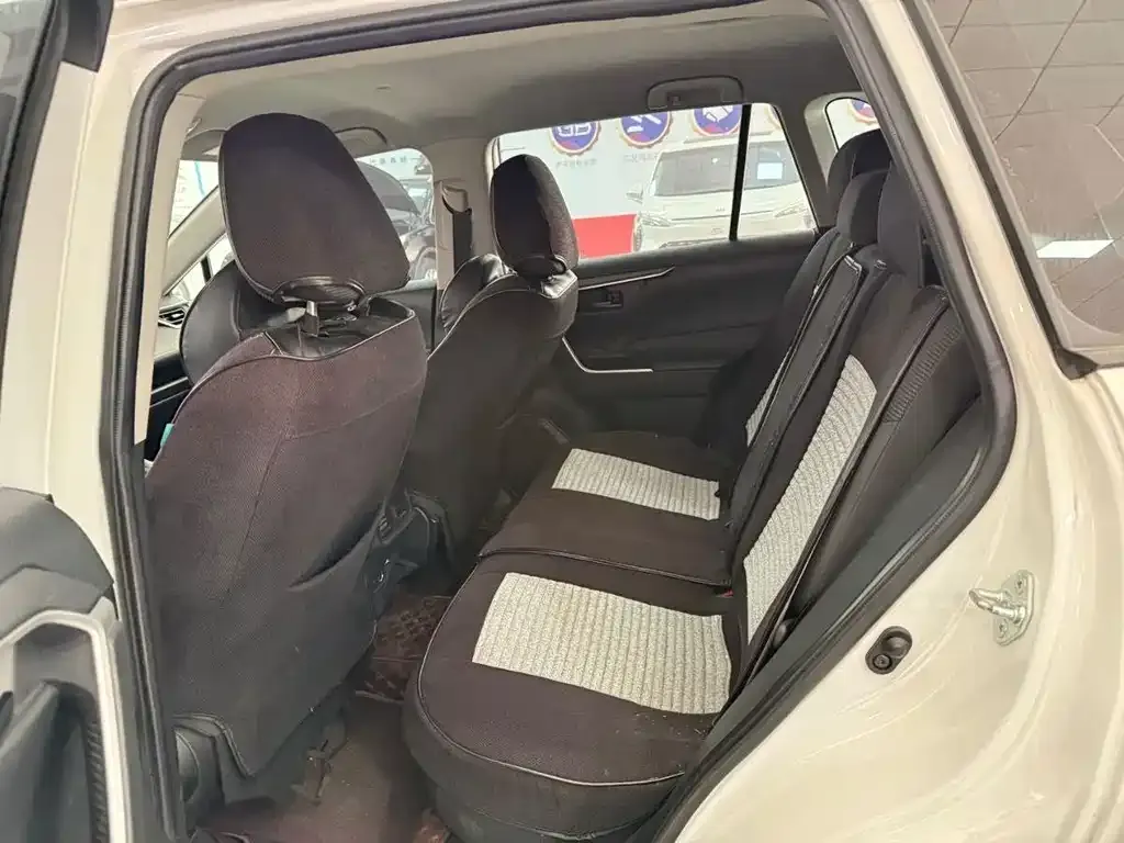 Toyota RAV4 2023 из CN, фото 7
