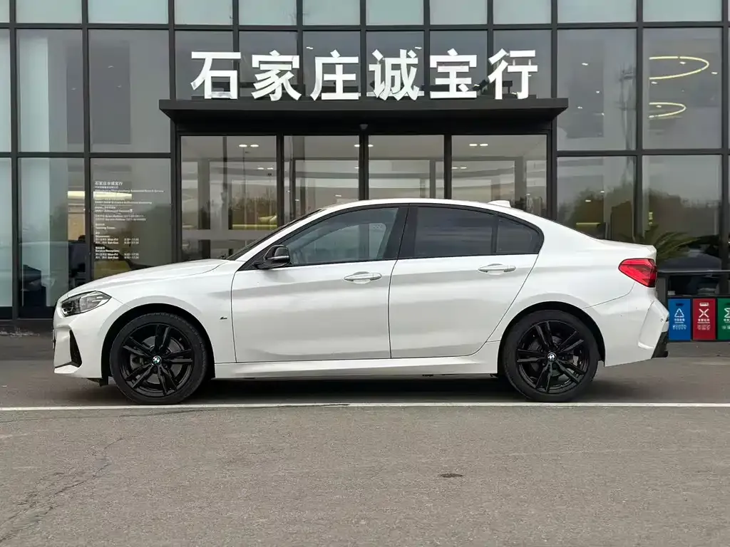 BMW 1 Series 2023 из CN, фото 3