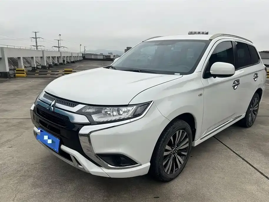 Mitsubishi Outlander 2022 из CN, фото 1