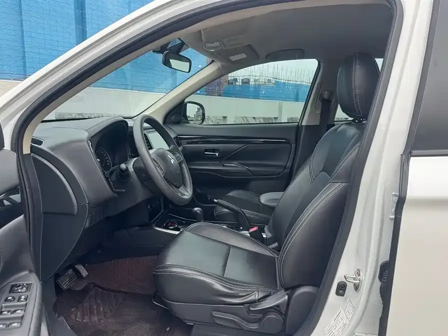 Mitsubishi Outlander 2022 из CN, фото 3