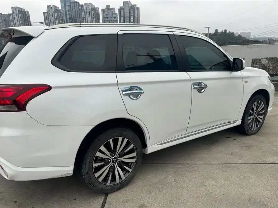 Mitsubishi Outlander 2022 из CN, фото 5