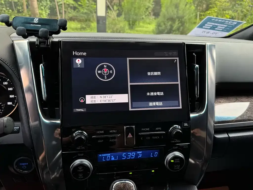 Toyota Alphard — фото 10