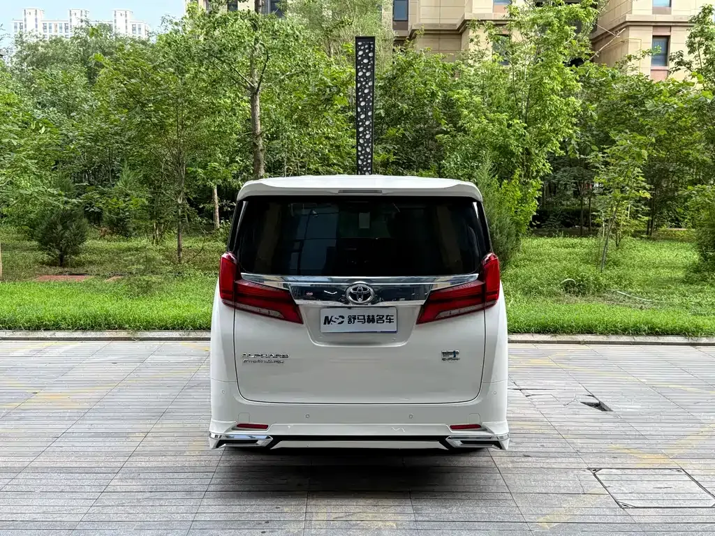 Toyota Alphard — фото 5