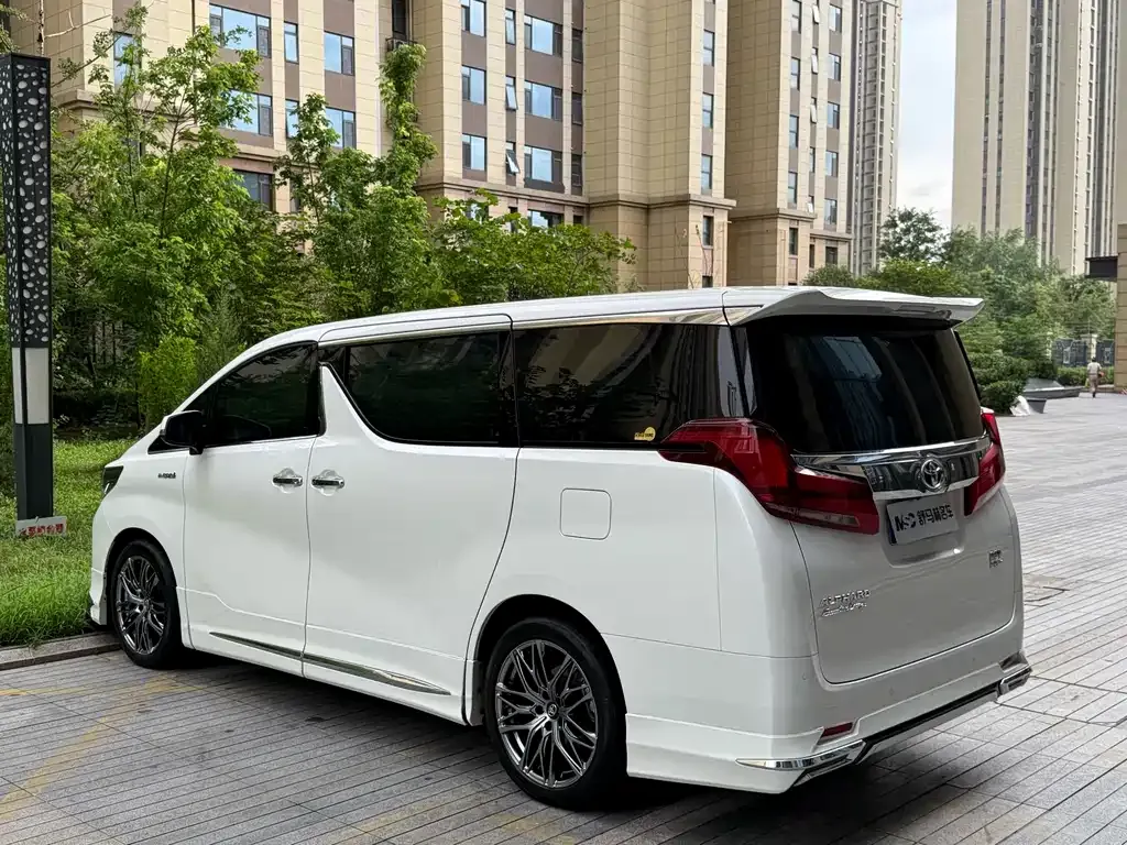 Toyota Alphard — фото 6
