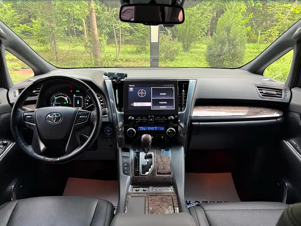 Toyota Alphard — фото 8