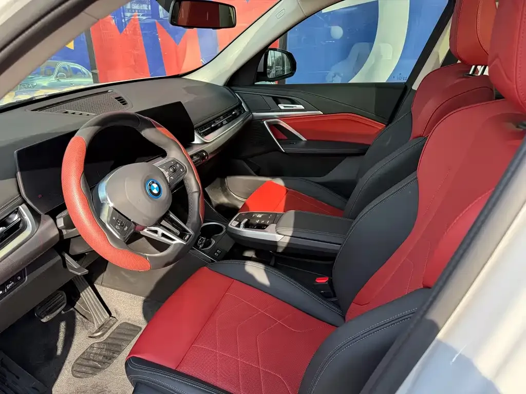BMW iX1 2025 из CN, фото 3