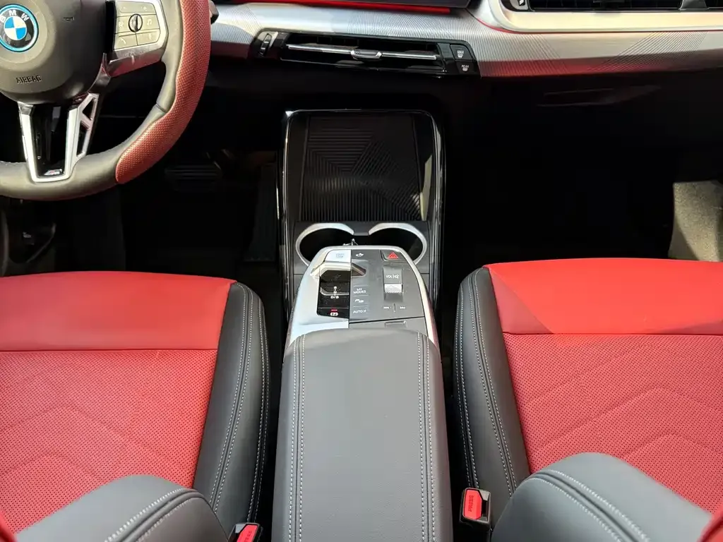 BMW iX1 2025 из CN, фото 5