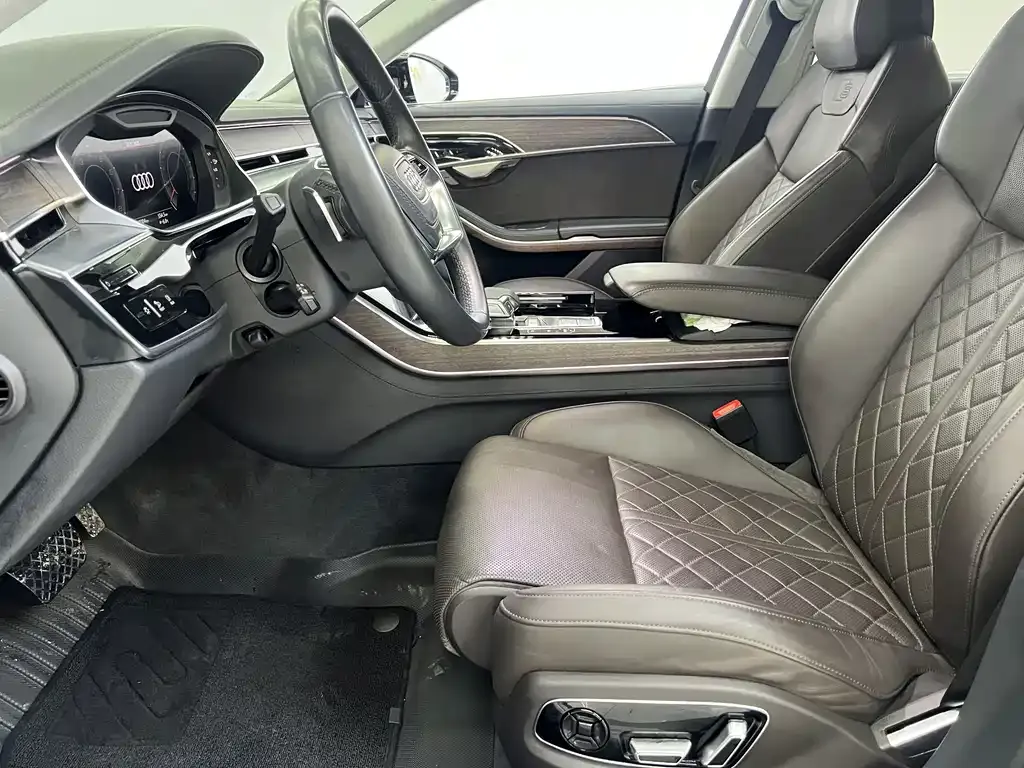 Audi A8 2021 из CN, фото 8
