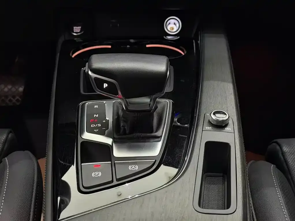 Audi A4L 2023 из CN, фото 10