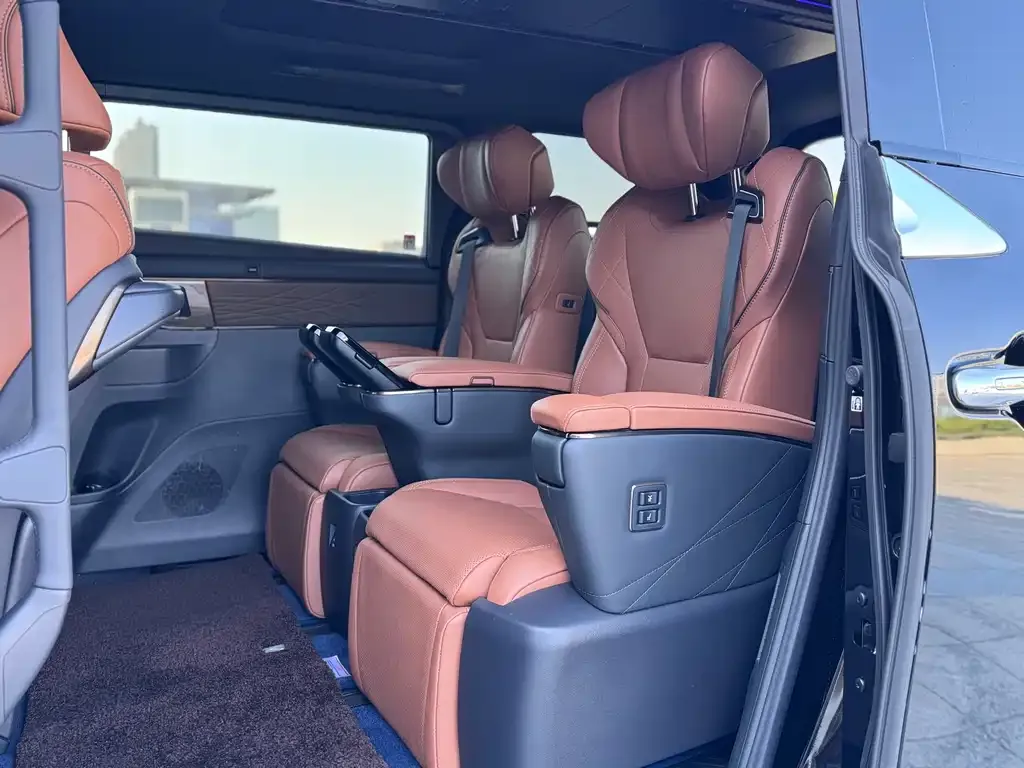 Toyota Alphard 2024 из CN, фото 8