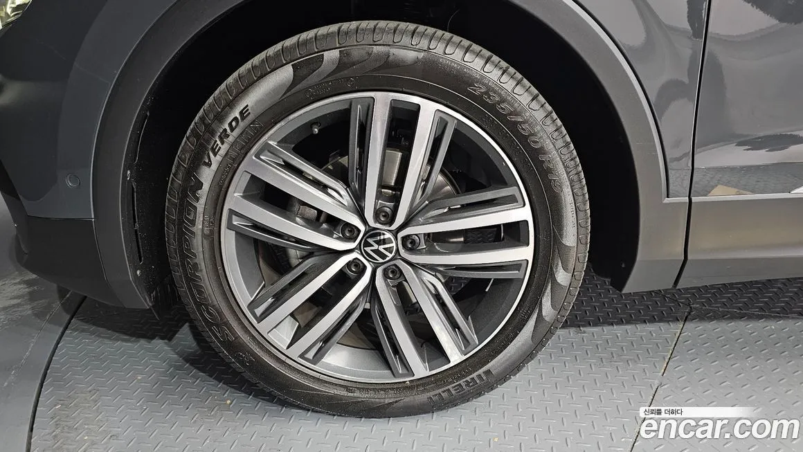 Volkswagen Tiguan — фото 5