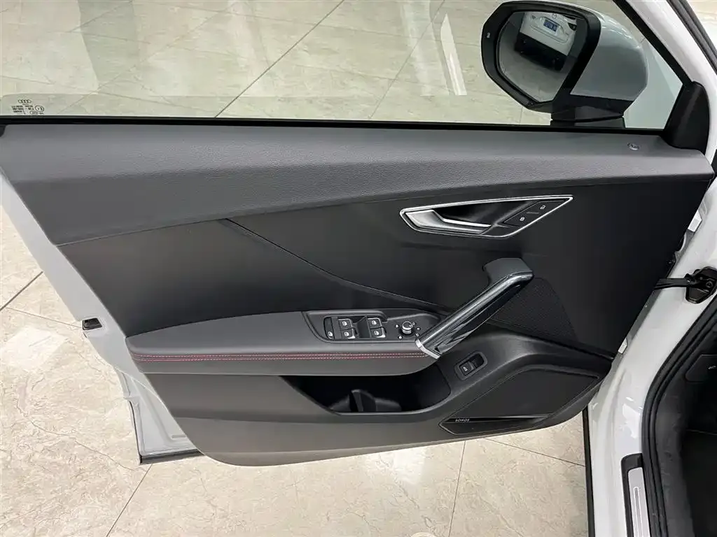 Audi Q2L 2023 из CN, фото 10