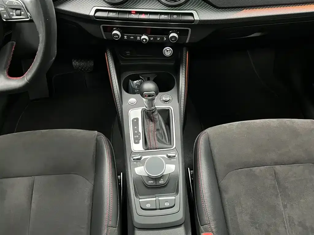 Audi Q2L 2023 из CN, фото 5
