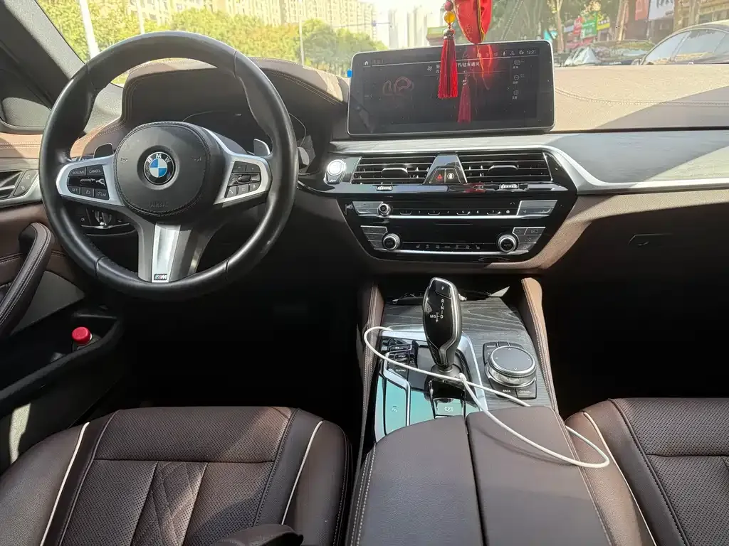 BMW 5 Series — фото 9