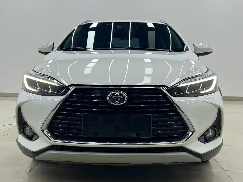 Toyota Yaris L — фото 2