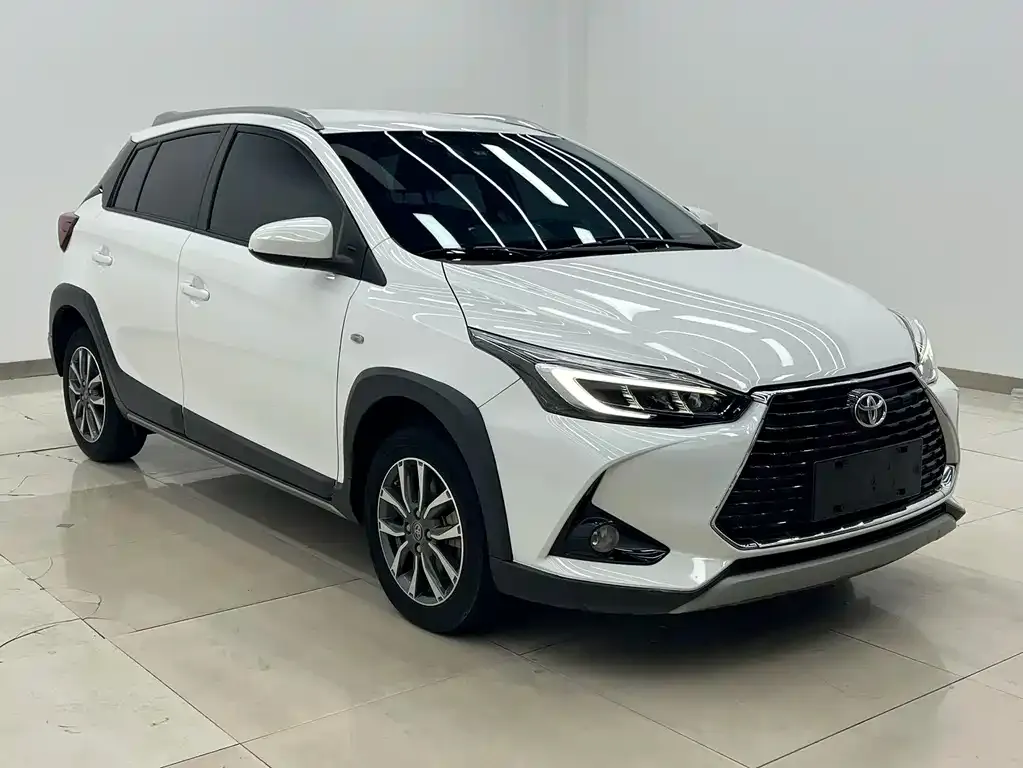 Toyota Yaris L — фото 3
