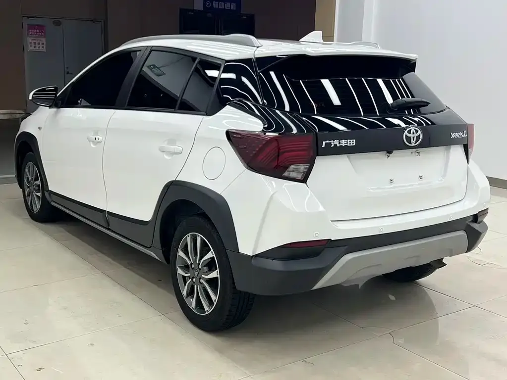 Toyota Yaris L — фото 5