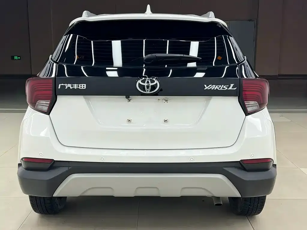 Toyota Yaris L — фото 6