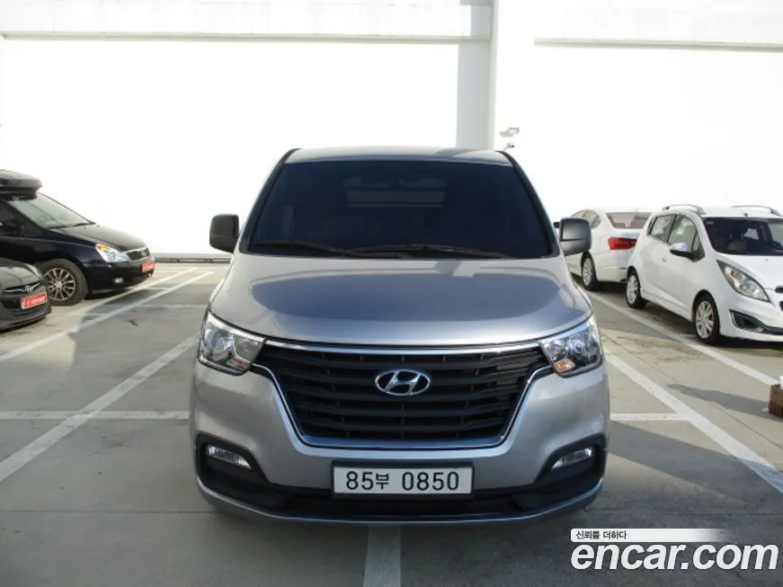 Hyundai Starex — фото 1