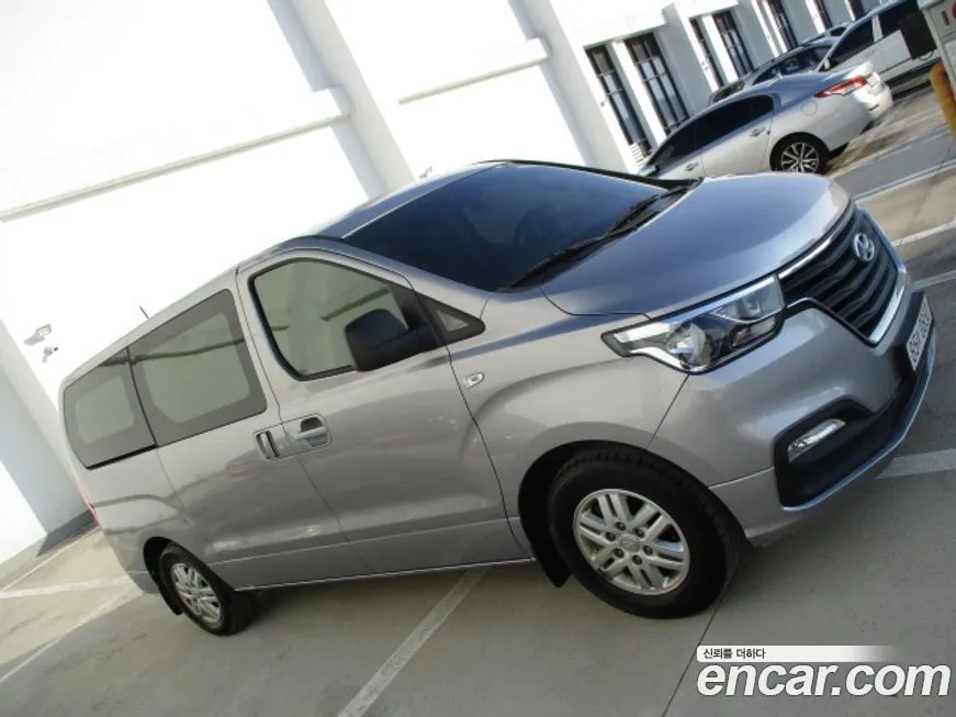 Hyundai Starex — фото 3