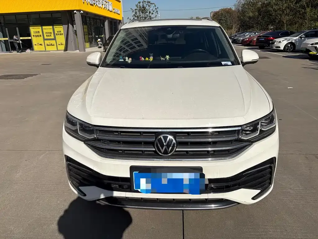 Volkswagen Tiguan L — фото 2