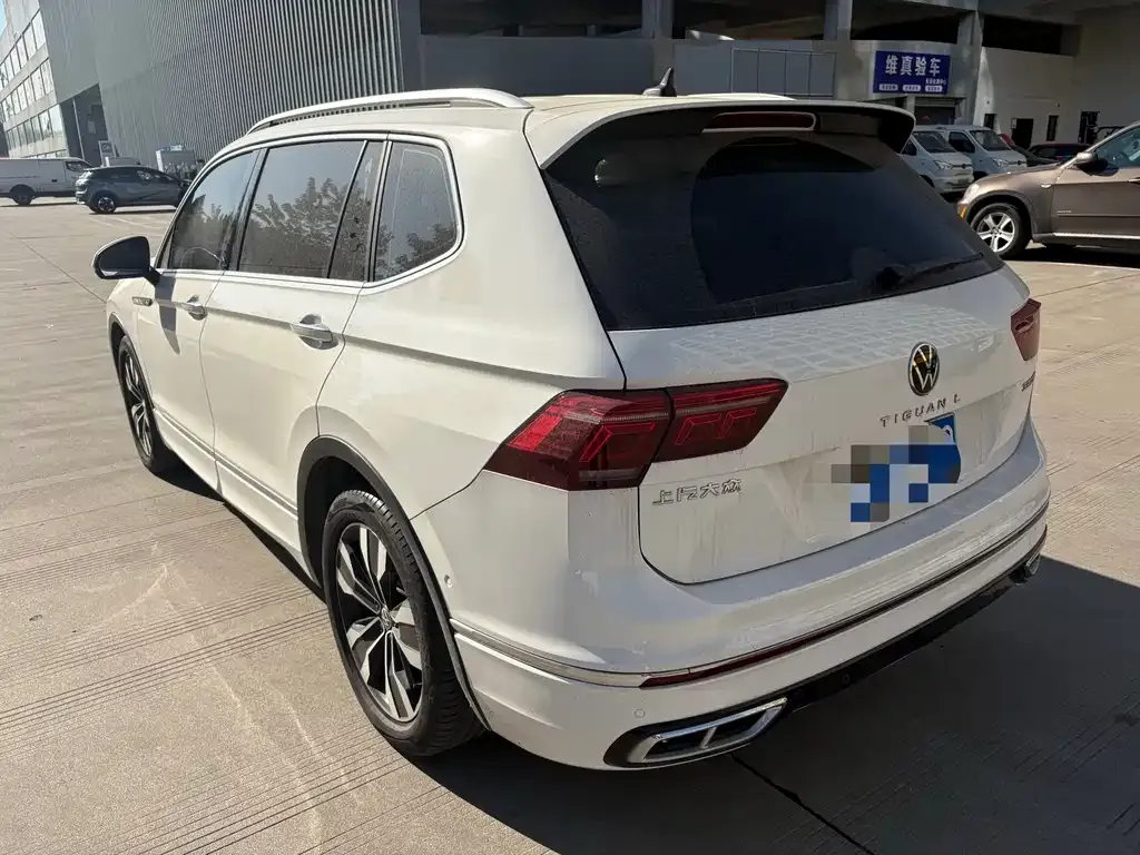 Volkswagen Tiguan L — фото 9