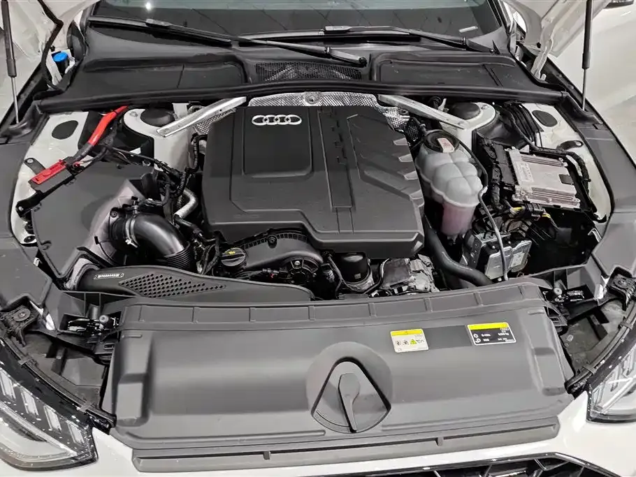 Audi A4L 2023 из CN, фото 10